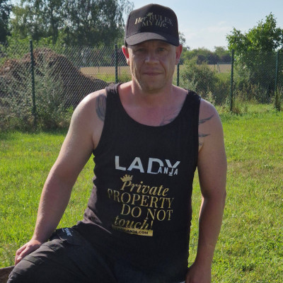 Muscle-Shirt „Private PROPERTY DO NOT touch“ - Owned & Proud Version
