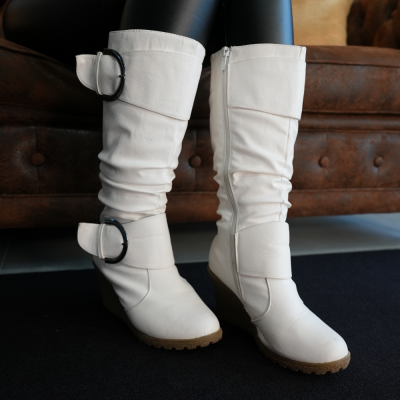Weiße Langschaft Winterstiefel mit Keilabsatz