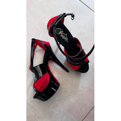Plateau Sandaletten in Schwarz und Rot