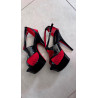 Plateau Sandaletten in Schwarz und Rot